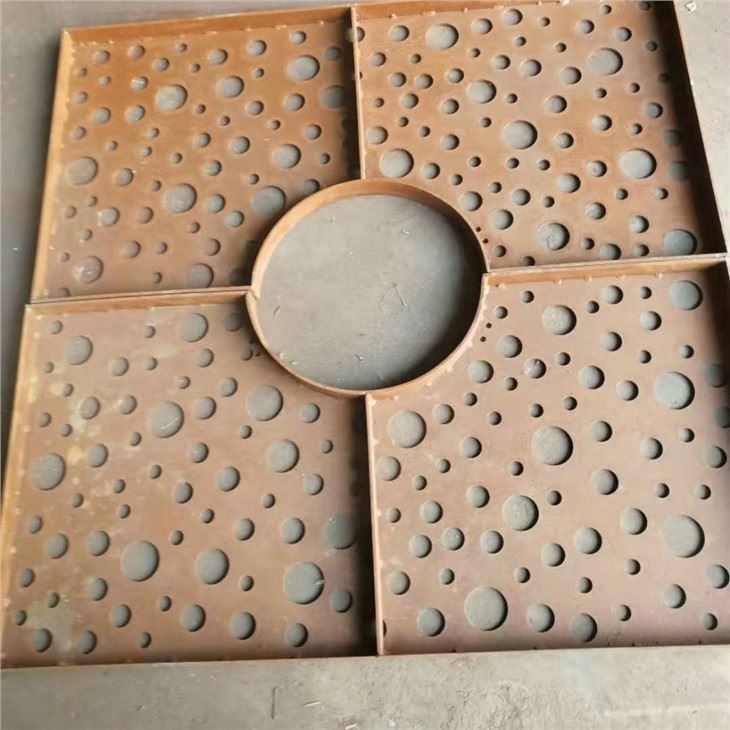 Littera Tree Grate