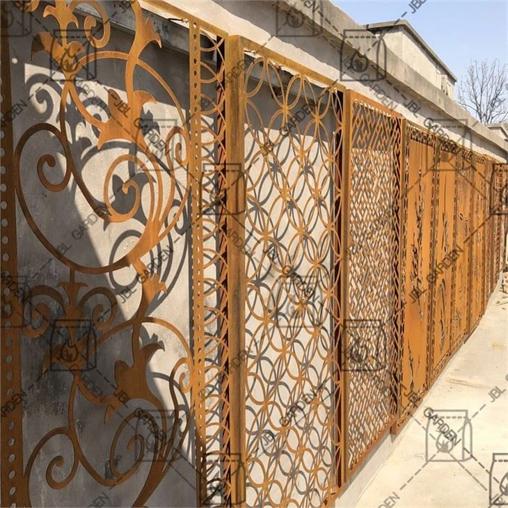 Outdoor Metal Wall Art -näyttö
