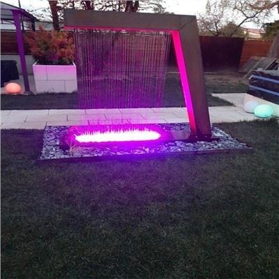 Ruosteinen takapihan koristeluvesilähde