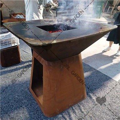 Korkea BBQ-grilli