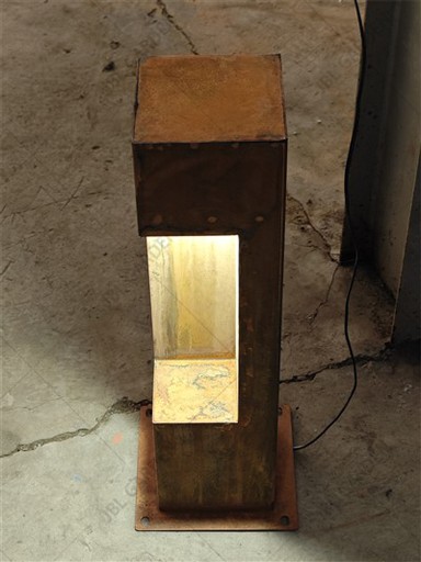 Corten Steel Solar LED -pollari